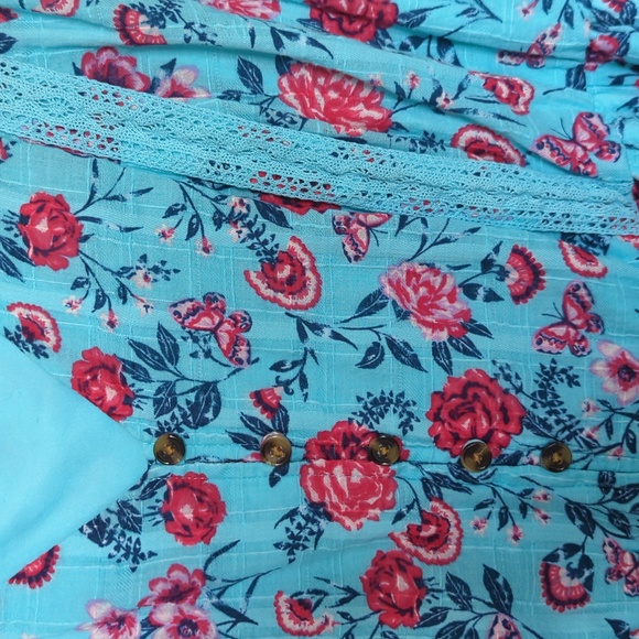 TORRID Blue Floral Top SIZE 4 - Picture 3 of 3